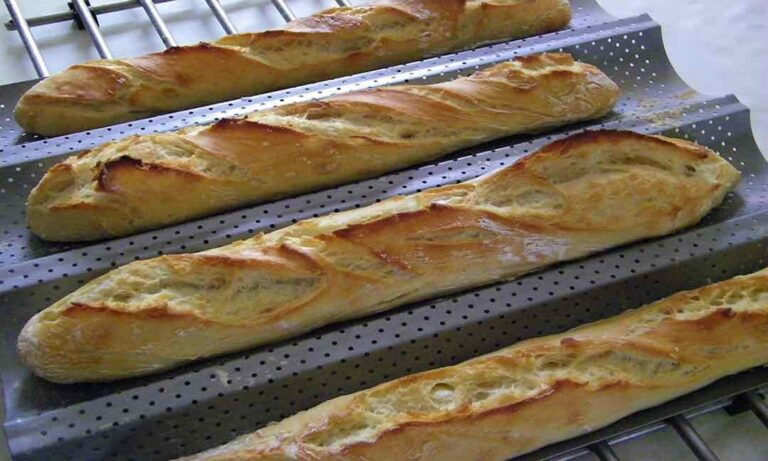 Baguette fatte in casa senza macchina o robot