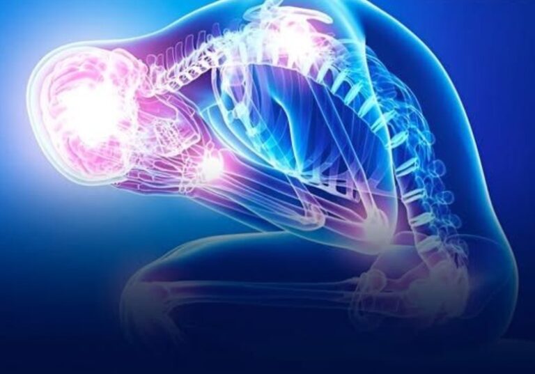 La fibromialgia causa stanchezza e dolore: 10 segnali a cui fare attenzione