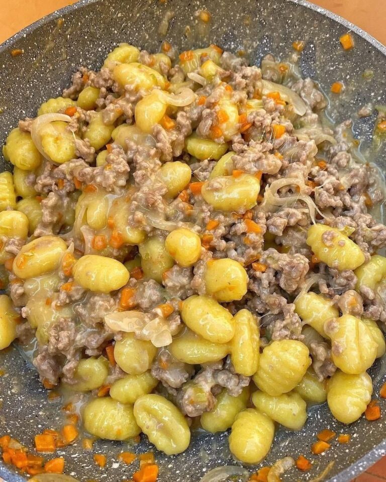 Gnocchi con Ragù Bianco