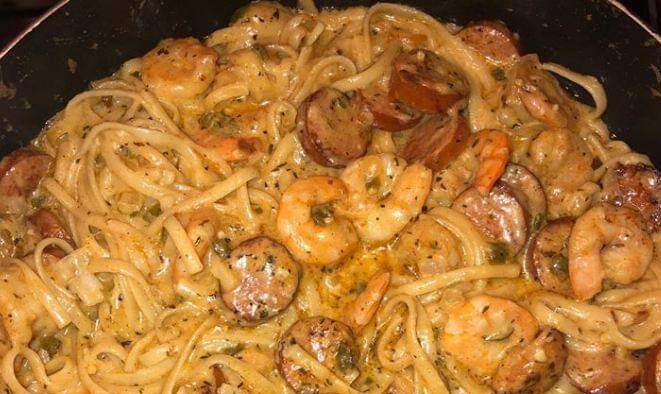 PASTA CAJUN CON GAMBERI E SALSICCIA