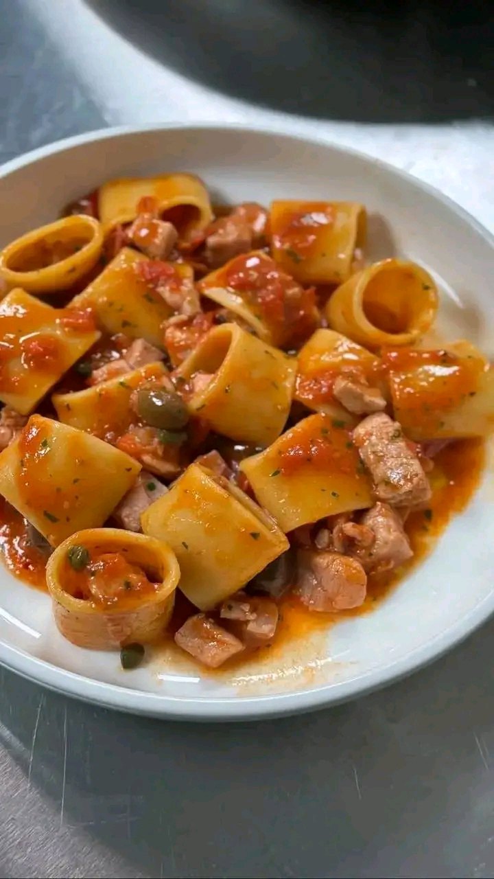 Calamarata con Tonno Fresco e Pomodorini