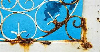 Come eliminare l’arrugginito da porte e finestre senza pitturarle: 4 trucchi infallibili