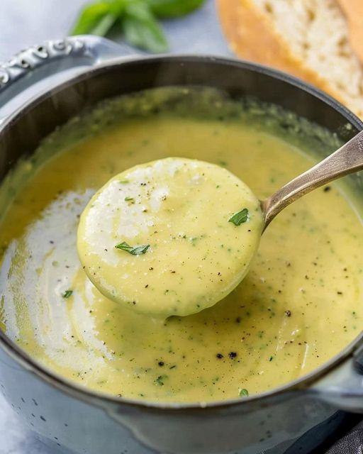 Crema di Zucchine e Aglio: la Zuppa Leggera che Coccola e Aiuta a Dimagrire