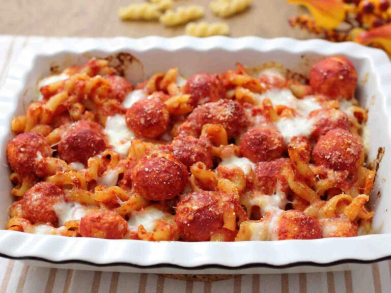 Pasta al forno con polpettine di ricotta