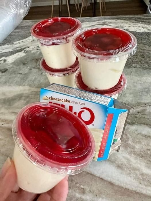 Coppette di cheesecake alla ciliegia