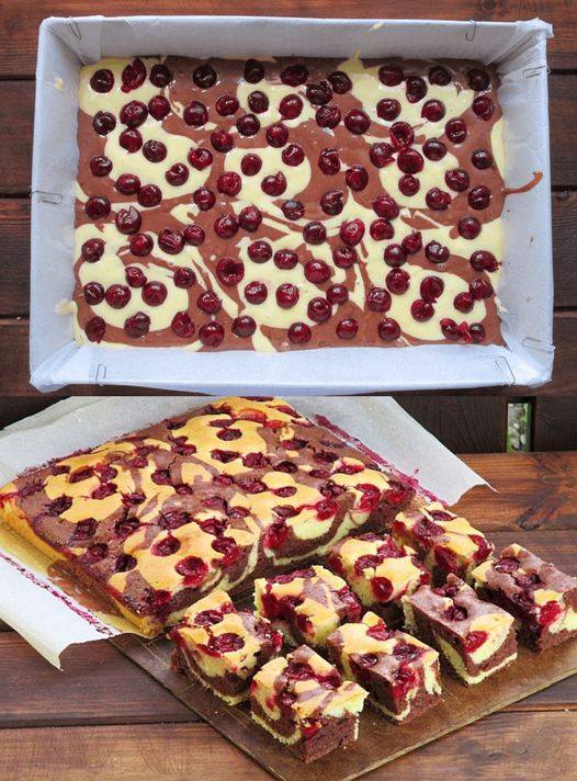 Semplicemente un sogno, la torta di ciliegie da un vassoio