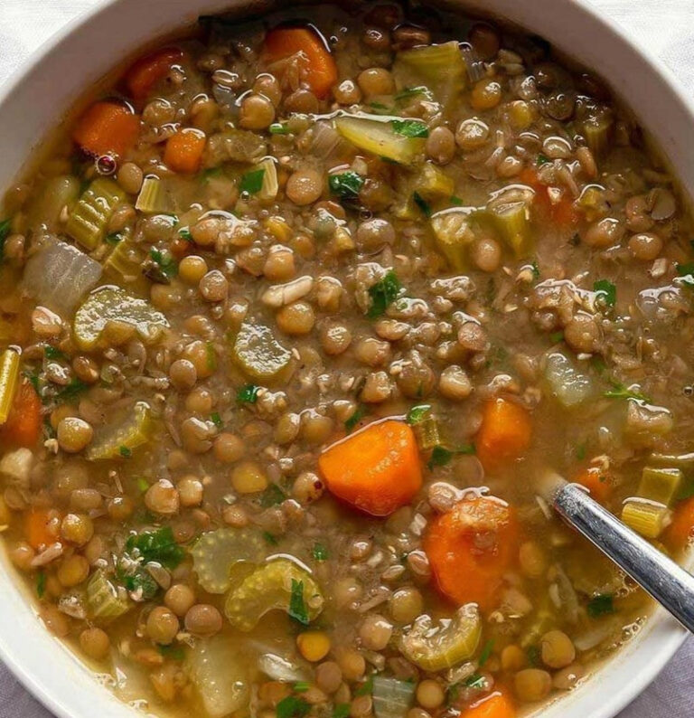La zuppa di lenticchie perfetta: sapore e proprietà in una sola ricetta