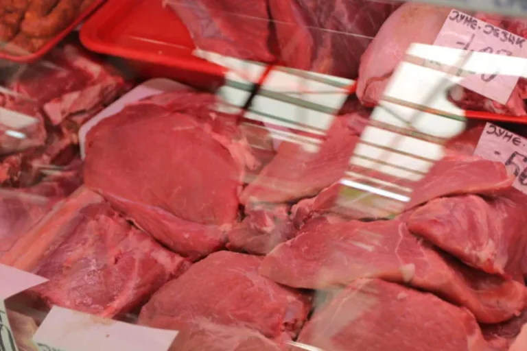 I macellai hanno rivelato quale tipo di carne non comprerebbero MAI al supermercato, per poi dargli dei soldi in cambio!