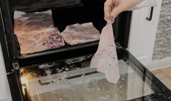 NON strofinerò MAI più un forno sporco e unto: un'amica mi ha mostrato questo trucco e ora è come nuovo, senza sforzo!