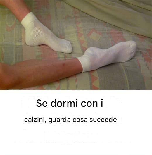 Cosa succede realmente quando dormi con i calzini