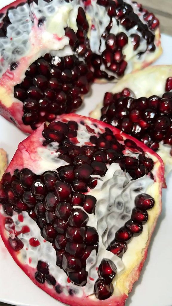 I medici rivelano che mangiare melograni ha sorprendenti benefici per la salute!