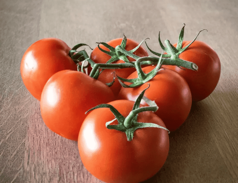 Dottore: Patate e pomodori sono dannosi per le persone affette dalle seguenti malattie: